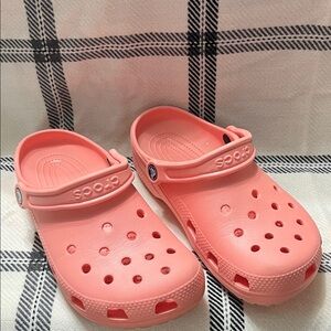 CROCS Women’s Size 9 Men’s Size 7 - Coral
